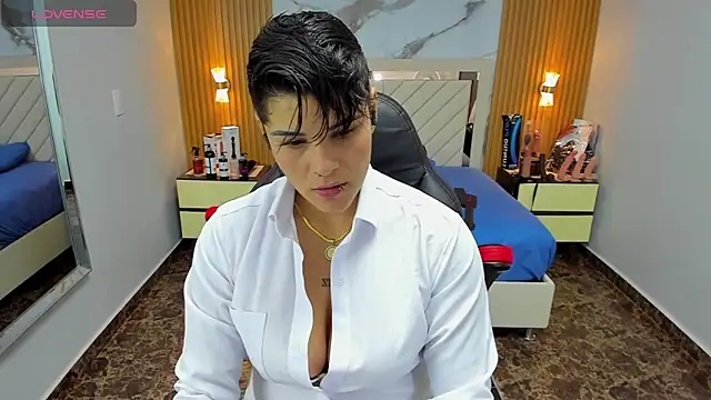 KAROLLJONES1 online show from October 17, 2025, 7:37 pm