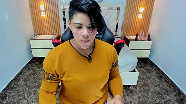 KAROLLJONES1 online show from April 15, 2026, 7:58 pm