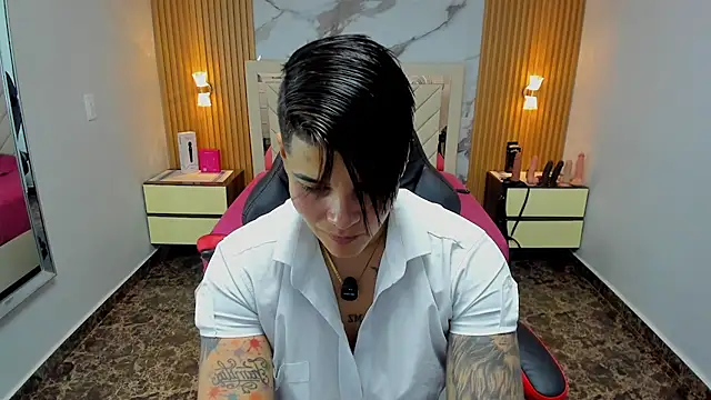 KAROLLJONES1 online show from February 28, 2026, 7:35 pm