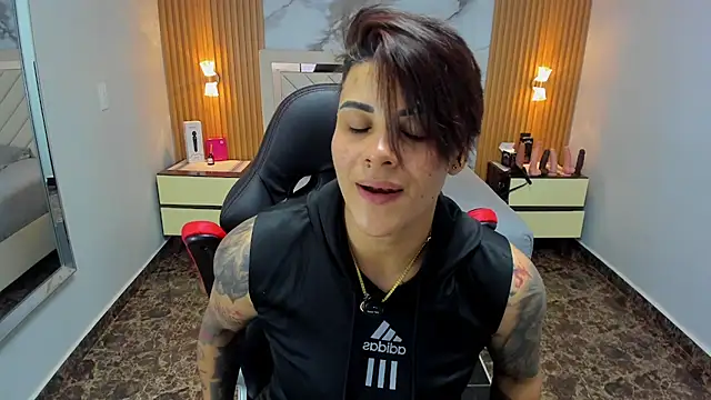 KAROLLJONES1 online show from February 10, 2026, 7:24 pm