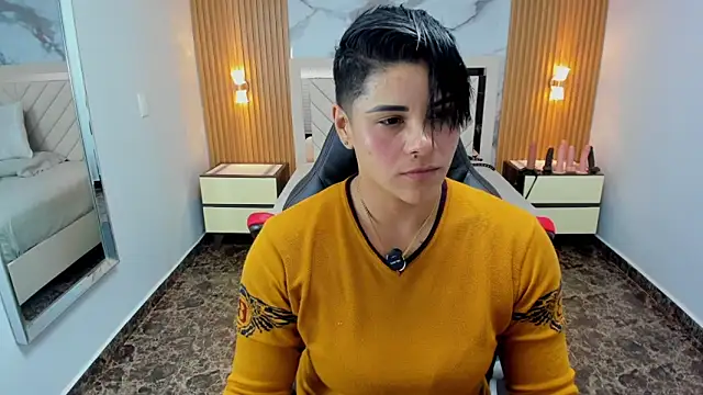 KAROLLJONES1 online show from April 15, 2026, 7:18 pm