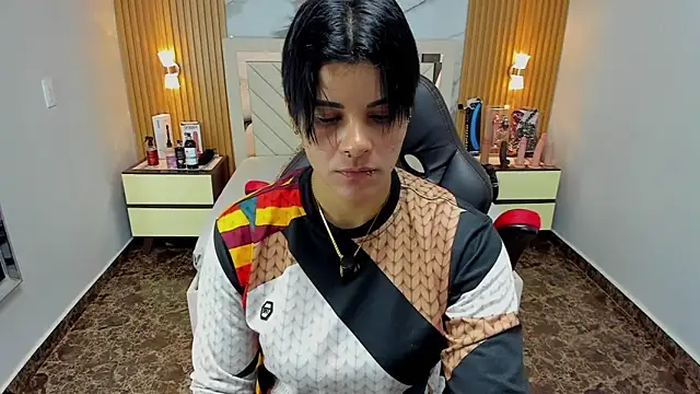 KAROLLJONES1 online show from December 4, 2025, 7:24 pm