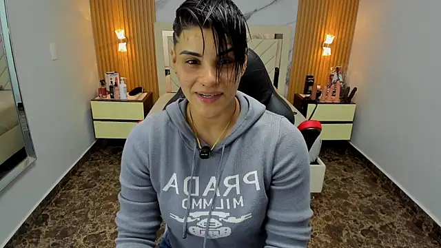 KAROLLJONES1 online show from February 4, 2026, 7:20 pm