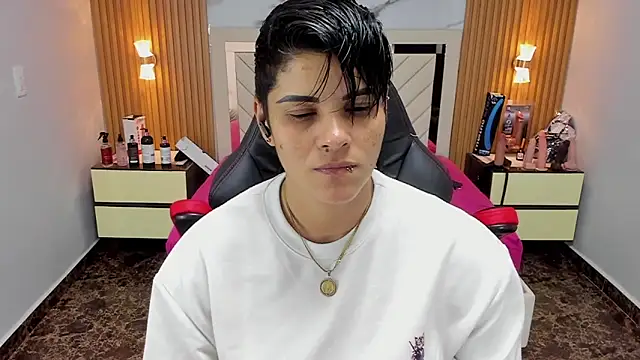 KAROLLJONES1 online show from September 24, 2025, 2:29 am