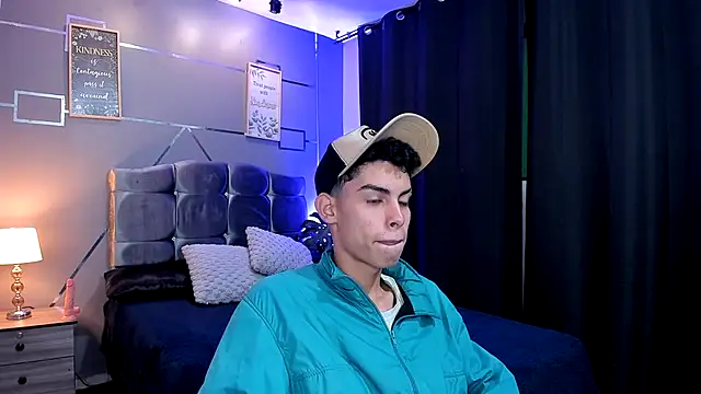 Room 69x online show from September 11, 2025, 2:17 pm