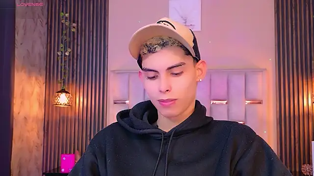 Room 69x online show from April 7, 2026, 9:16 pm