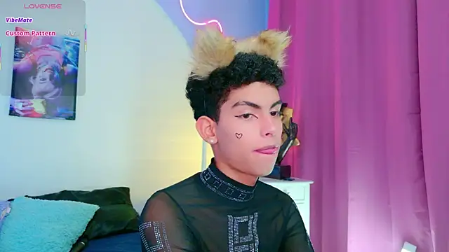 Room 69x online show from October 6, 2025, 1:01 pm