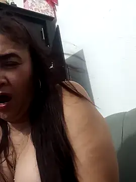 linda luna29 online show from October 26, 2025, 7:09 am