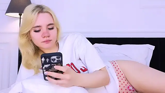 Snapshot of ANNABELLE_LU chatting on September 16, 2025, 1:28 am ANNABELLE LU online show from September 16, 2025, 1:28 am