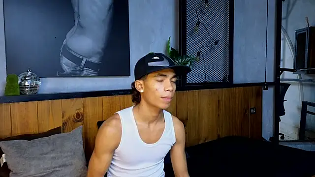 AlanCutee online show from April 9, 2026, 1:28 pm