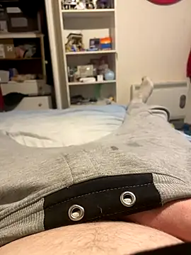 bigdicklad online show from December 17, 2025, 8:47 pm