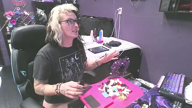 Snapshot of oddywithabody chatting on February 23, 2026, 1:51 am oddywithabody online show from February 23, 2026, 1:51 am