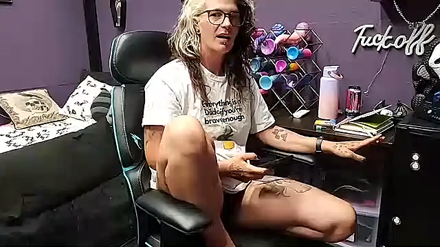 Snapshot of oddywithabody chatting on September 10, 2025, 7:07 am oddywithabody online show from September 10, 2025, 7:07 am