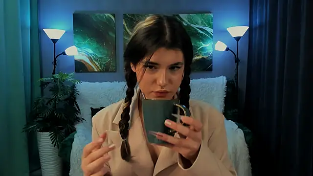 AnoraDark online show from September 14, 2025, 6:19 pm