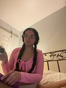 Snapshot of vixxnovalee chatting on February 6, 2026, 8:54 am vixxnovalee online show from February 6, 2026, 8:54 am