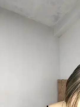 Nahomy cm online show from March 27, 2026, 7:37 pm