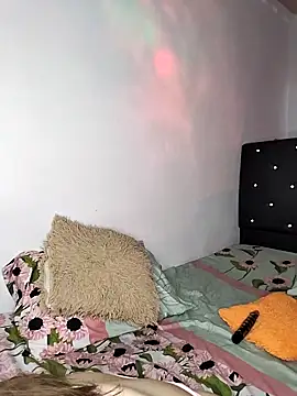 Nahomy cm online show from October 18, 2025, 9:17 pm