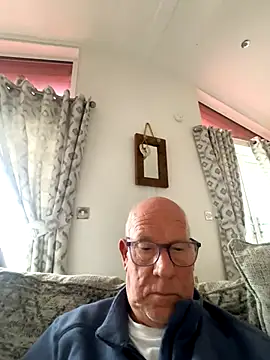 philefc online show from October 3, 2025, 10:06 am