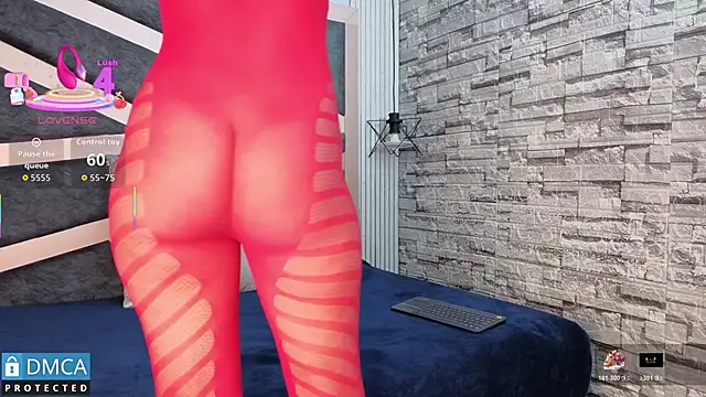 Clhoee  online show from November 14, 2025, 2:04 am