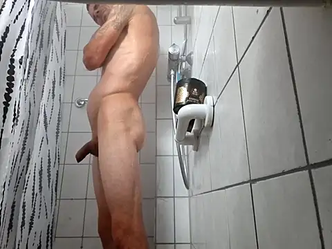 kompiee online show from October 2, 2025, 1:36 pm