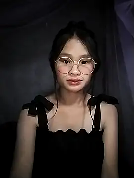 Snapshot of saronla_03 chatting on November 8, 2025, 6:33 pm saronla 03 online show from November 8, 2025, 6:33 pm