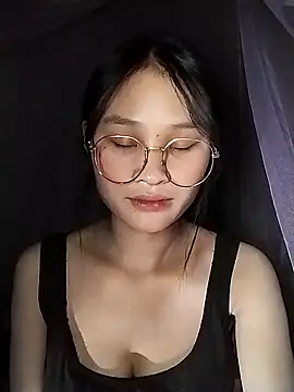 Snapshot of saronla_03 chatting on November 6, 2025, 1:15 pm saronla 03 online show from November 6, 2025, 1:15 pm