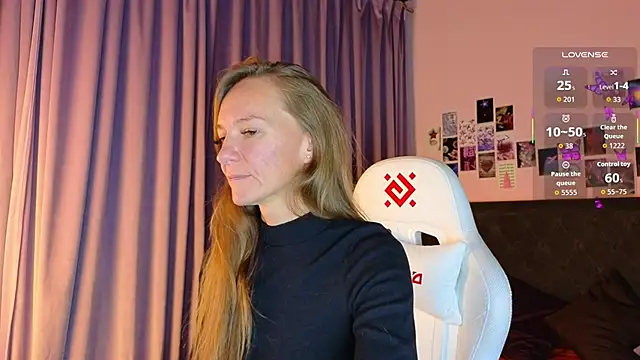 Jesica mooon online show from September 26, 2025, 1:34 am