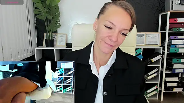 Jesica mooon online show from September 19, 2025, 1:31 am