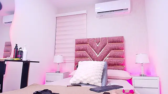 emma madi online show from December 22, 2025, 11:54 am