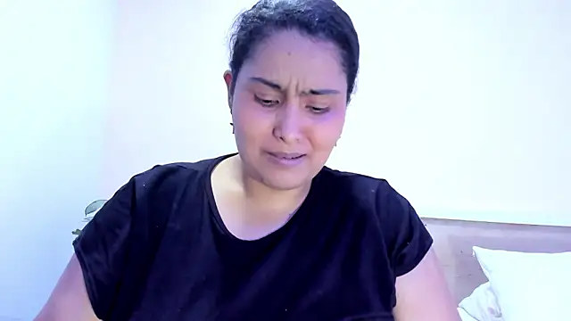 BellaNixs online show from September 29, 2025, 3:24 am