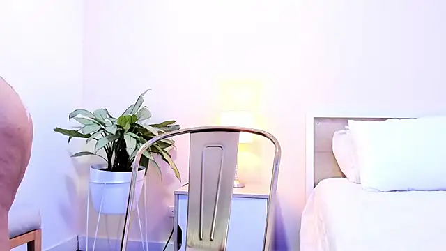 BellaNixs online show from September 23, 2025, 3:13 am