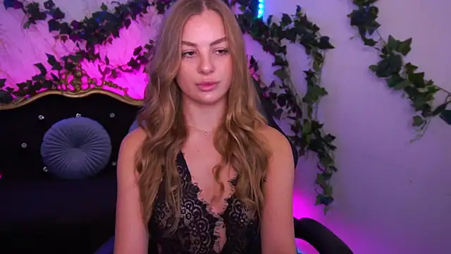 Snapshot of AngyyEyess chatting on October 28, 2025, 12:11 am AngyyEyess online show from October 28, 2025, 12:11 am