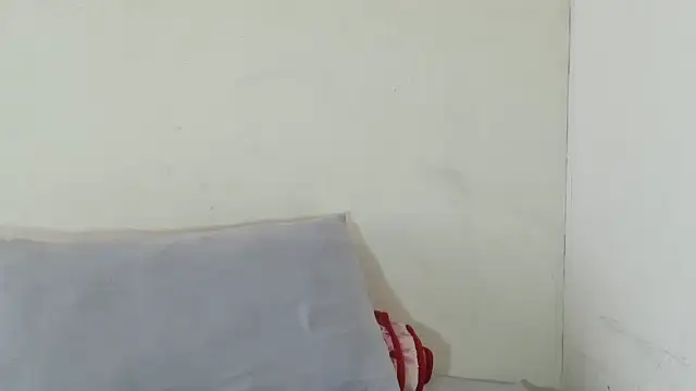 SexyBitchx01 online show from October 12, 2025, 1:34 pm