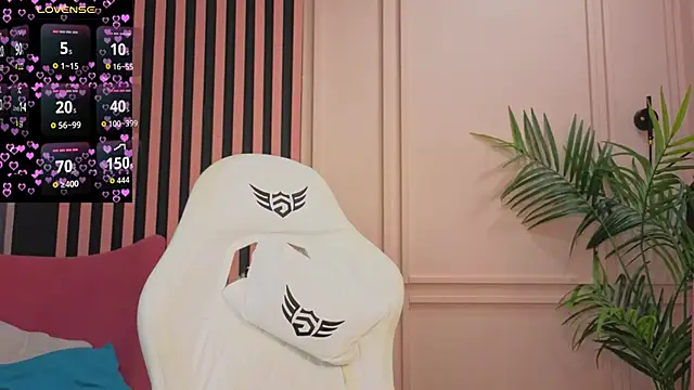 Snapshot of kamila_blush chatting on October 7, 2025, 10:22 pm kamila blush online show from October 7, 2025, 10:22 pm