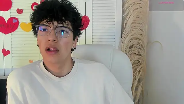 miilo wolf online show from September 12, 2025, 12:49 pm