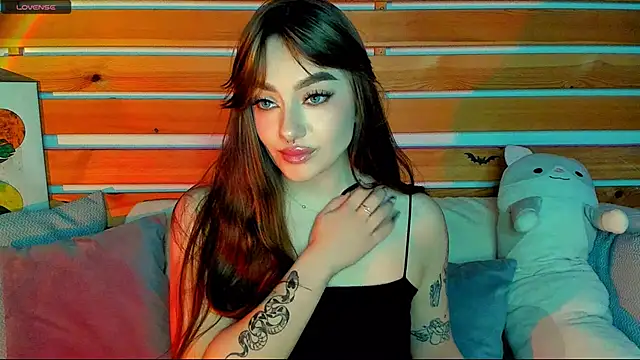 Emily Tylerr online show from November 25, 2025, 8:36 am