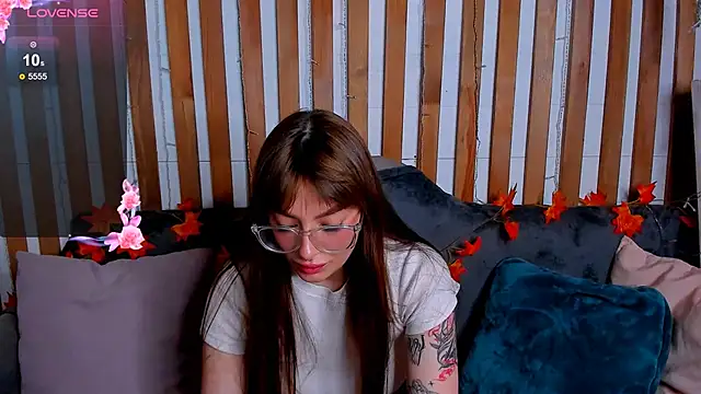 Emily Tylerr online show from November 9, 2025, 10:30 am