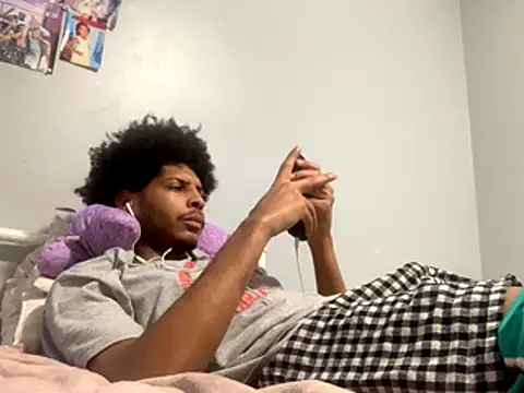 Snapshot of Insurance-03 chatting on October 24, 2025, 1:32 pm Insurance-03 online show from October 24, 2025, 1:32 pm