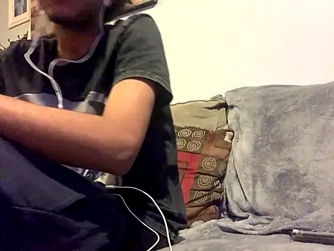 Snapshot of Insurance-03 chatting on November 15, 2025, 7:01 am Insurance-03 online show from November 15, 2025, 7:01 am