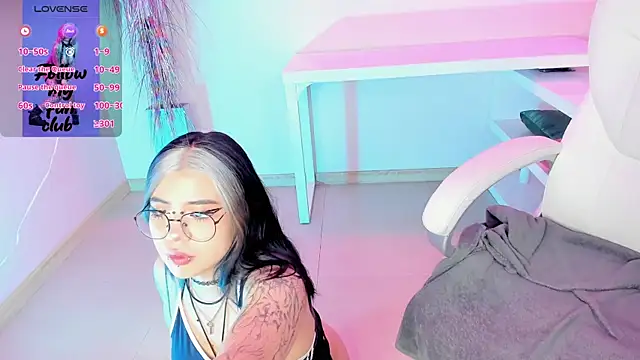 Snapshot of pinkk_deemon chatting on October 2, 2025, 1:36 pm pinkk deemon online show from October 2, 2025, 1:36 pm