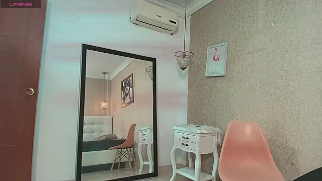 Miladiosa online show from October 4, 2025, 11:56 am