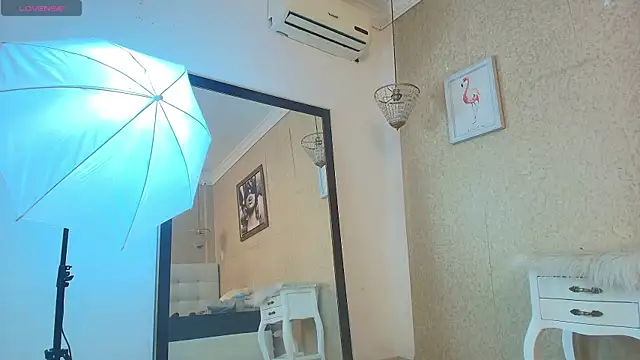 Miladiosa online show from December 14, 2025, 12:11 pm