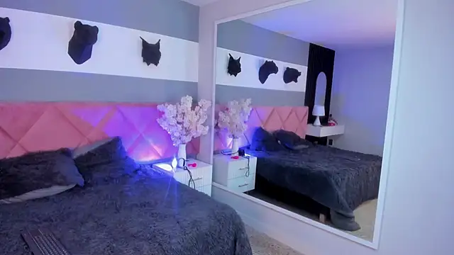 amy miller1 online show from September 17, 2025, 8:11 pm