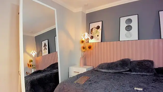 amy miller1 online show from September 8, 2025, 8:19 pm