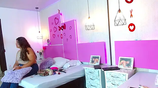 CloeStron online show from September 19, 2025, 11:58 am