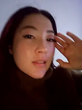 lunnaa  online show from January 17, 2026, 4:05 am