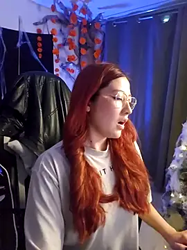 lunnaa  online show from November 5, 2025, 2:36 am