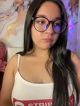 Snapshot of sara_roy04_ chatting on September 30, 2025, 3:45 am sara roy04 online show from September 30, 2025, 3:45 am