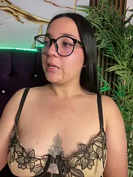 Snapshot of sara_roy04_ chatting on October 7, 2025, 3:40 am sara roy04 online show from October 7, 2025, 3:40 am