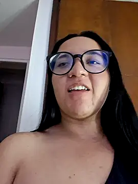 Snapshot of sara_roy04_ chatting on October 8, 2025, 3:52 am sara roy04 online show from October 8, 2025, 3:52 am